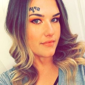 Meet your Posher, Brooke